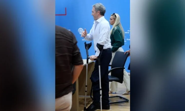 “Kam thyer këmbën”, Bardh Spahia ‘justifikohet’ dhe nuk shkon në gjyq, dështon seanca