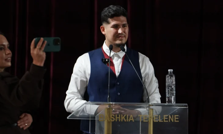 Kandidati i opozitës në Tepelenë: Bashkia është e njerëzve, jo e interesave. Dua që të rinjtë të mos largohen