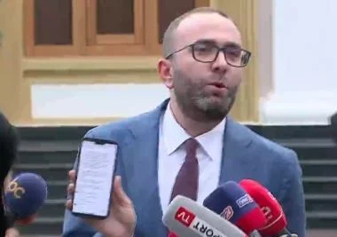 “Kanë vjedhur si një bandë kriminale”/ Seanca plenare me tensione, deputeti: Peleshi, kloun që zbaton urdhra
