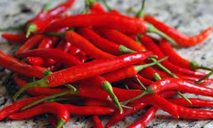 Kapen sërish perime me pesticide/ Kroacia bllokon 8 mijë kg spec-djegës të Divjakës