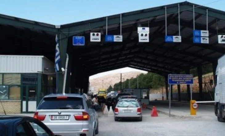 Kapshticë/ Tentoi të kalonte ilegalisht me kamion një suedez, procedohet 52-vjeçari