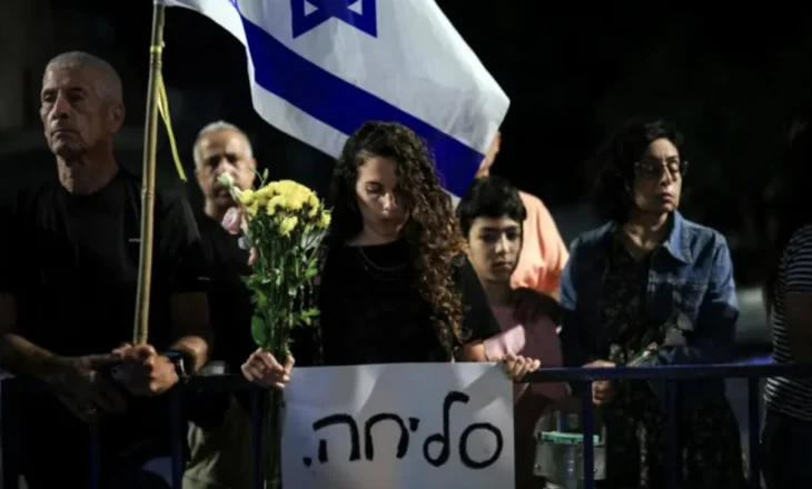 Katër palestinezë vriten në Gaza, një ditë pas lirimit të 20 pengjeve izraelitë. Hamas: U shkel marrëveshja e armëpushimit