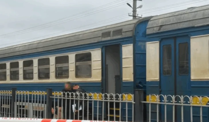 Katër të vdekur pas një shpërthimi në një stacion treni në Ukrainë