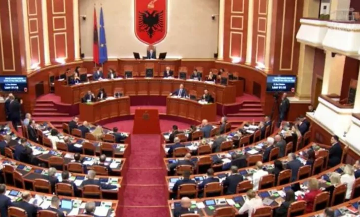 ‘Ke qenë i vërtetë vetëm në Bjeshkët e Istokut’, Berisha i përgjigjet Manjës: Ulsiu nuk do që të bëj pyetje për…
