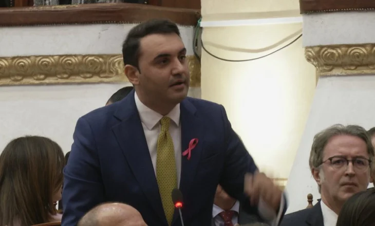 Këlliçi: Koçiu shkarkoi zv/ministrin se piu duhan, por nuk mban përgjegjësi për një gjyqtar që u vra