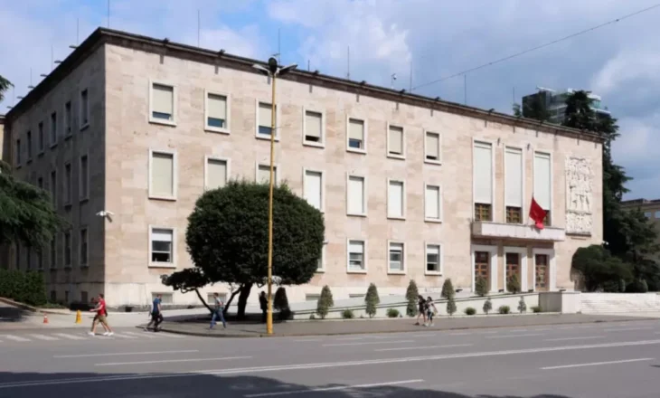 Këshilli i Ministrave shkarkon nga detyra prefektin e Fierit dhe Vlorës, ja kush i zëvendëson