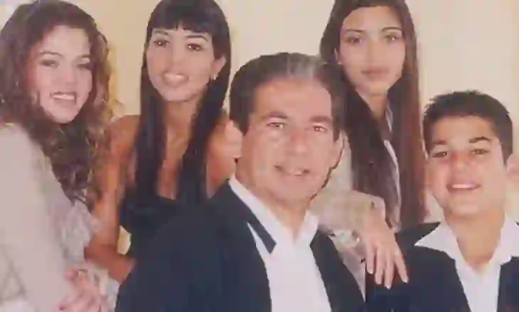 Kim Kardashian përkujton babain e saj Robert Kardashian Sr., 22 vite pas ndarjes nga jeta