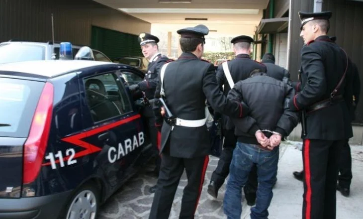 Kishte fshehur nën sediljen e fëmijës 10 kg heroinë, arrestohet 40-vjeçari shqiptar në Milano