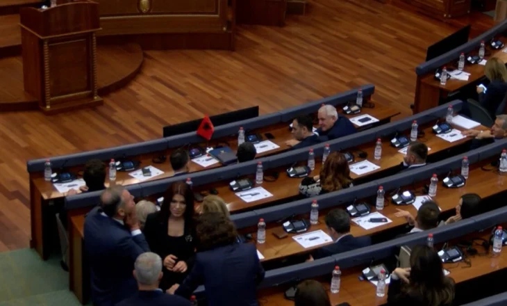 Kolaps në buxhetin e Kosovës/ Ekspertët thirrje presidentes Osmani: Zgjidhje, ose…