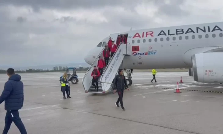 Kombëtarja arrin në Serbi, pritet nën masa të rrepta sigurie