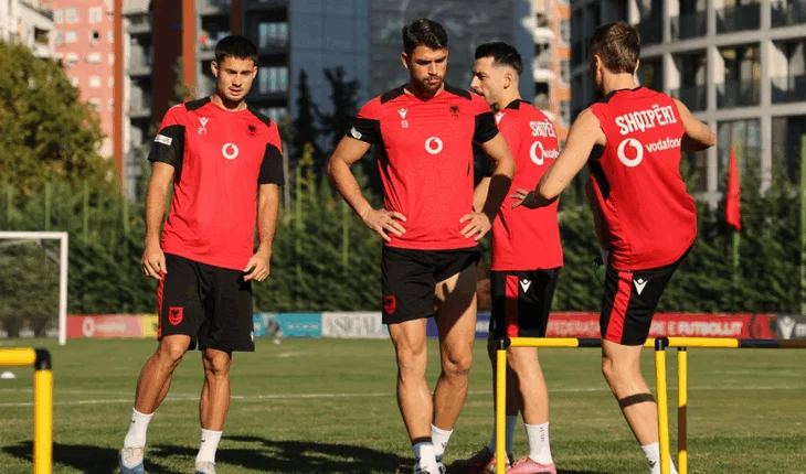 Kombëtarja e futbollit i rikthehet stërvitjes në Tiranë pas fitores historike në Serbi