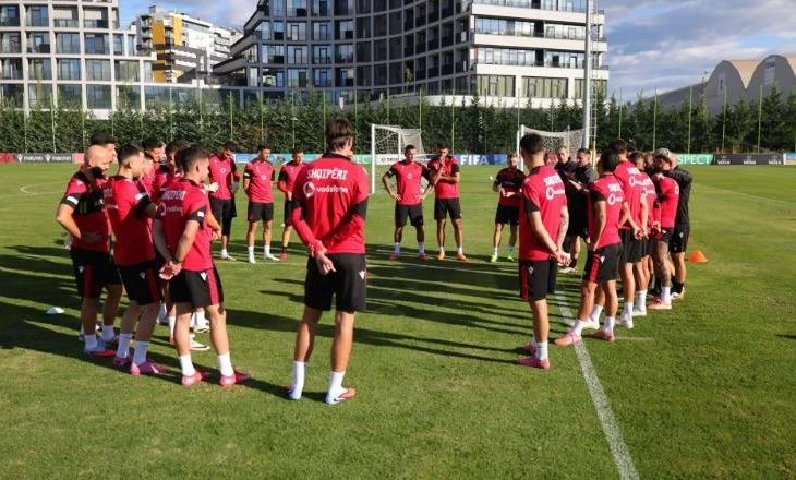 Kombëtarja mbyll përgatitjet në Tiranë, të premten udhëton drejt Serbisë!