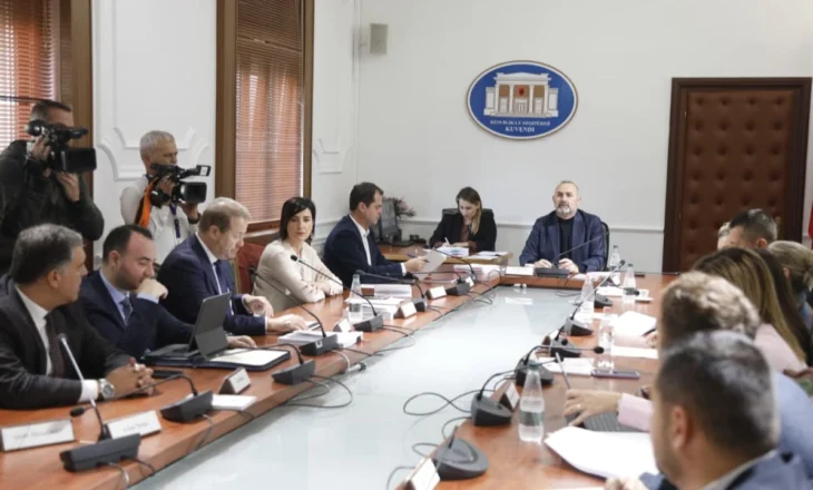 Komisioni i Ligjeve/ PD kërkon shkarkimin e Presidentit Begaj, Gjoni rendit argumentet: Vetë i punësuar në spital privat, i biri në një kompani sigurimesh