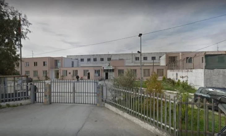 Kontroll i befasishëm në burgun e Durrësit, gjenden 5 celularë iPhone