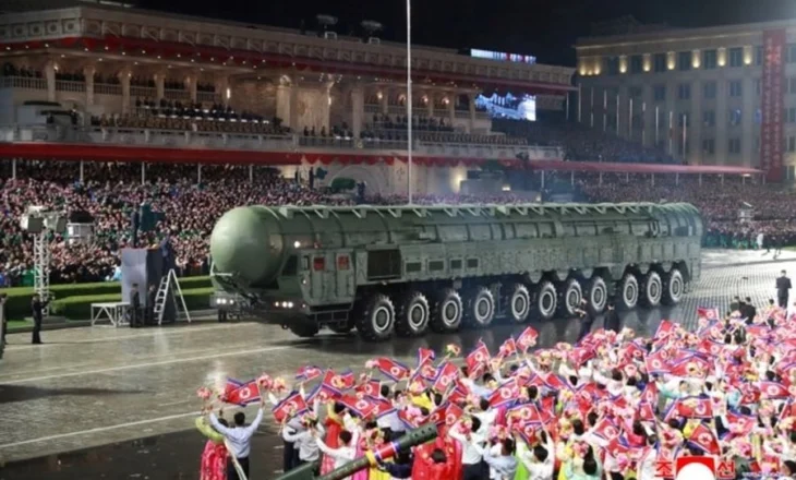 Koreja e Veriut nxjerr raketën e “frikshme”: Me Hwasong mund të godasim Amerikën