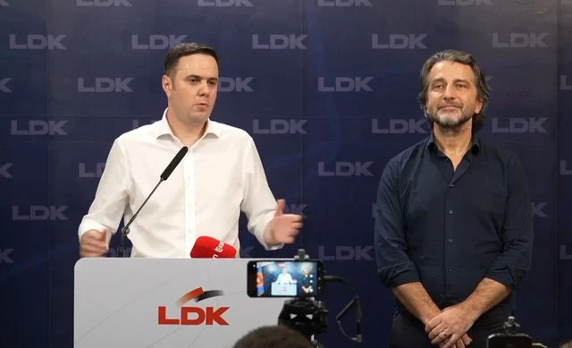 Kosova në zgjedhje lokale/ Abdixhiku në konferencë me Ramën, shpall fitoren në tre komuna:12 tetori është i 12 komunave