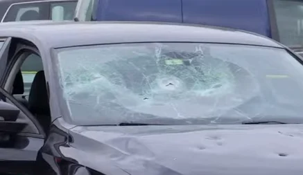 Kosovë/ Sherr mes disa personave, të shtëna me armë zjarri para qendrës së votimit në Komoran