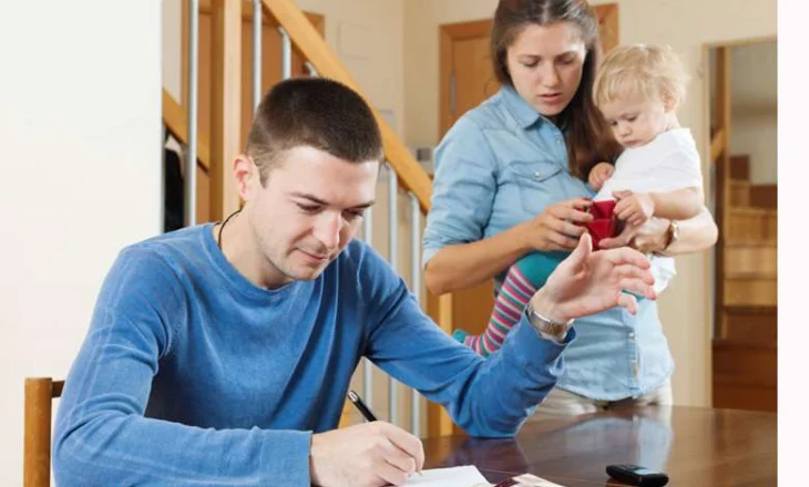 Kosto të larta jetese! Familjet me fëmijë shënojnë rritje rekord të shpenzimeve