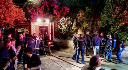 Krim makabër/ Djali djeg të gjallë nënën dhe…