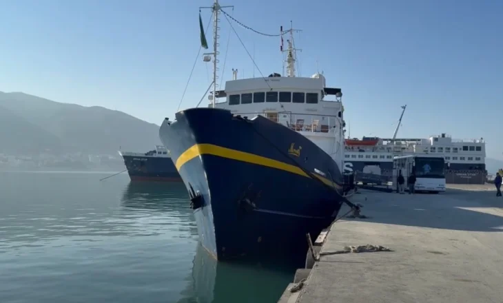 Kroçera e huaj ankorohet në Vlorë, 43 turistë britanikë dhe gjermanë zbresin në qytetin bregdetar