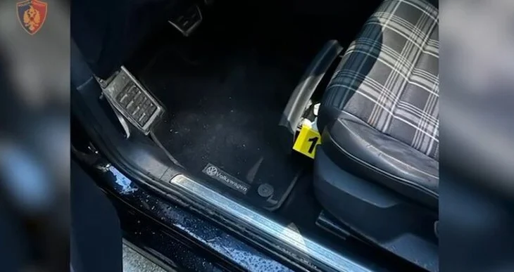 Krujë/ Lëvizte me pistoletë në automjet, arrestohet 38-vjeçari (Emri)