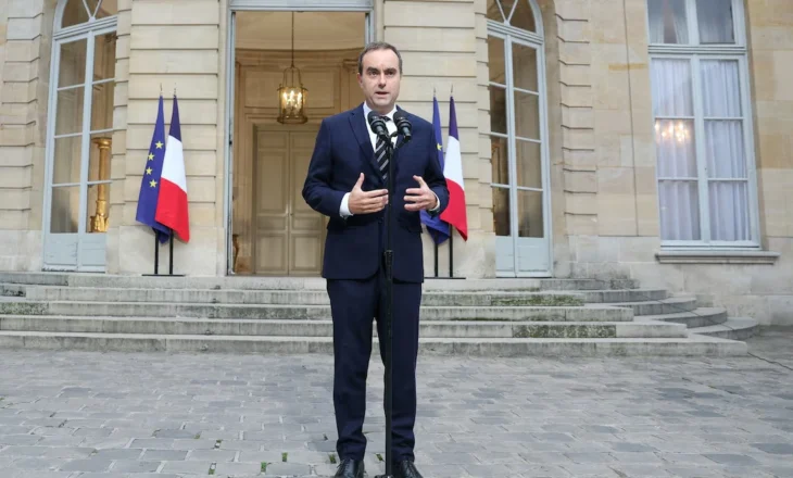 Kryeministri i ri i Francës jep dorëheqjen, më pak se një muaj nga emërimi