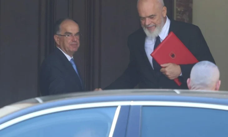 Kushtetuesja pezullon dekretin e Presidentit për zgjedhjet