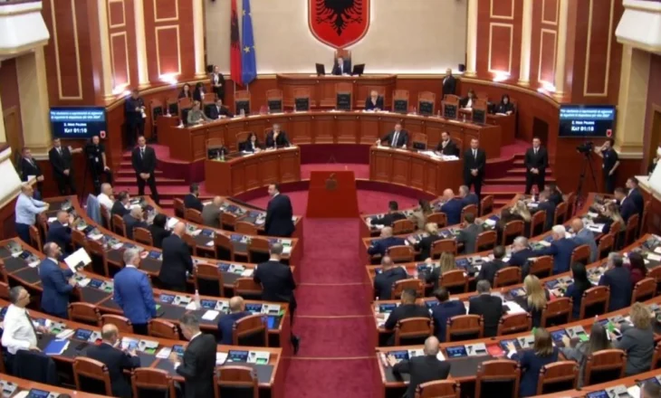 Kuvendi mblidhet dy herë sot, do të shqyrtohet kërkesa e PD për shkarkimin e Peleshit. Raportojnë edhe disa institucione