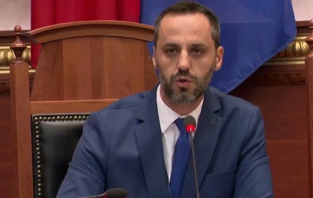 Lamallari ‘shpërthen’ ndaj opozitës: Me Ligjin 7501 krijuat përçarje mes shqiptarëve