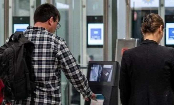 Lamtumirë vulave në pasaportë (dhe radhëve): nga nesër hyn në fuqi sistemi i ri i ‘Hyrje-Daljes’ për qytetarët e vendeve jashtë BE-së!