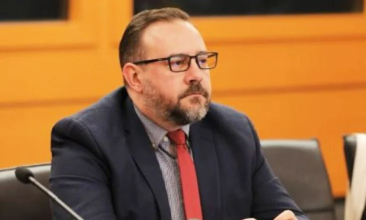 Lëvizje e re/ Ish-deputeti i PS, Etjen Xhafaj emërohet në krye të Postës shqiptare