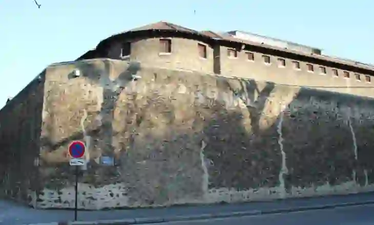 Lideri i tretë francez në burg, pas një Mbreti dhe një kolaboracionisti, një qeli 9m² për Sarkozy, do marrë Kontin e Monte Kristos me vete
