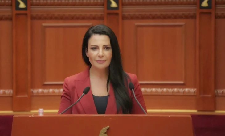 “Liria ka emër, drejtësi për çlirimtarët”/ Balluku thirrje qytetarëve për protestën në mbështetje të liderëve të UÇK-së: Bashkohemi në Tiranë për drejtësi
