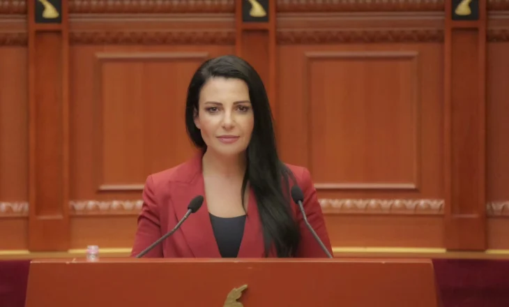 “Liria ka emër, drejtësi për çlirimtarët”/ Balluku thirrje qytetarëve për protestën për liderët e UÇK-së: Bashkohemi në Tiranë për drejtësi