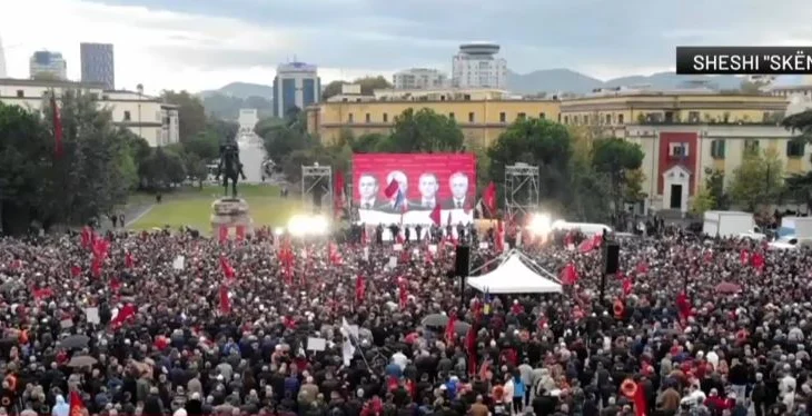 LIVE! Mijëra shqiptarë mblidhen në zemër të Tiranës: Liri për krerët e UÇK-së!