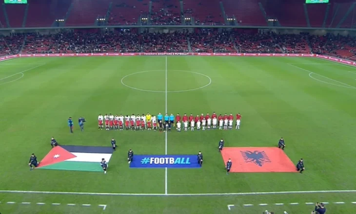 LIVE Shqipëri-Jordani/ Shkelmohet topi i parë në “Arenën Kombëtare”, kuqezinjtë duan triumfin edhe në miqësore