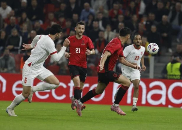 LIVE Shqipëri-Jordani/ Vijon pjesa e dytë, kuqezinjtë kërkojnë golin. Sylvinho kryen tre zëvendësime
