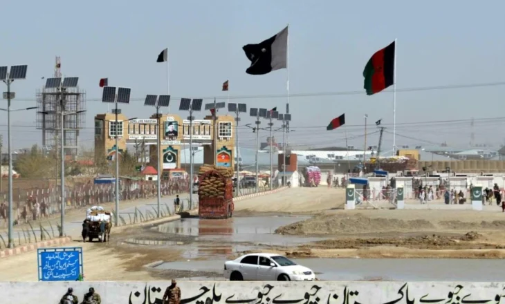 Luftime të ashpra përgjatë kufirit Pakistan-Afganistan, dhjetëra të vrarë
