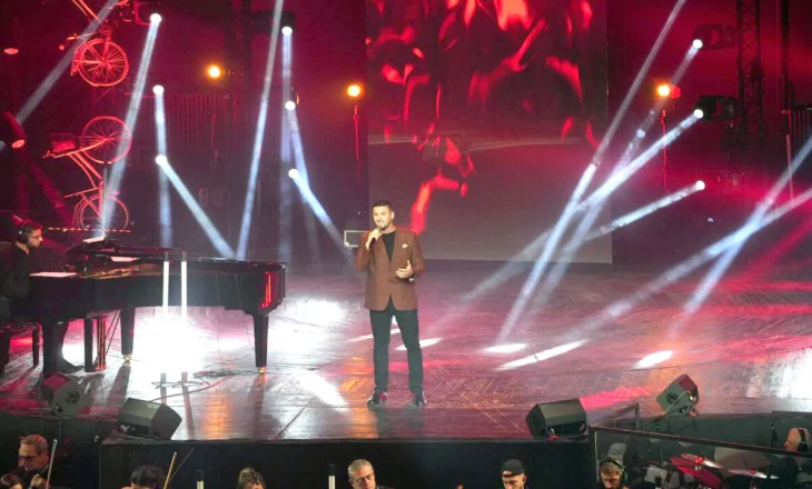 “Luleborë 2025” fitues Glerdit Turmetaj me “Ta dish”, festivali këtë vit me drejtues artistik Inva Mulën dhe Zef Çobën