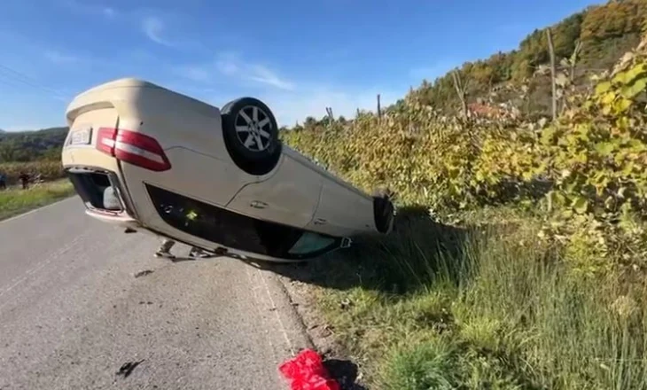 Makina del nga rruga në aksin Klos-Burrel, lëndohen dy vajza