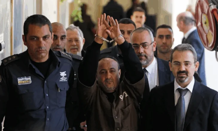 “Mandela palestinez” në qendër të negociatave: Kush është Marwan Barghouti, i burgosuri që do të sjellë paqen