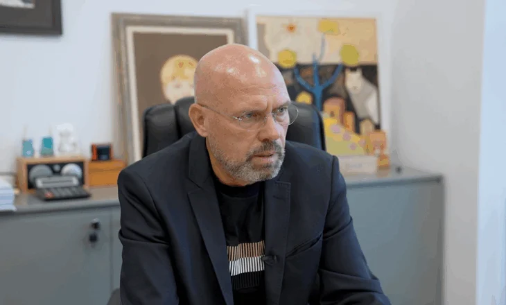 Manjani: Çfarë na duhet KLP dhe zonja Bogdani, kur nuk bëjnë dot komente as për Kodin Penal?