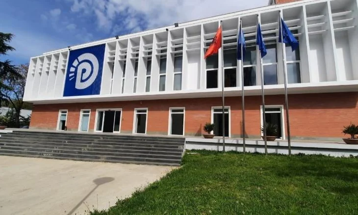 Manjani ironizon ‘të pavarurit’ e PD-së/ Stil i ri elektoral: S’e dua partinë, por dua votën dhe rrogën