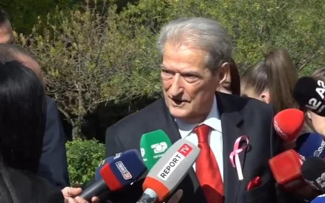 “Marrin vetëm urdhra”/ PS rrëzoi kërkesën e PD për shkarkimin e Peleshit, reagon Berisha: S’dinë rregulloren