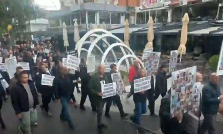 “Marshi për Engjujt” në Koçan, prindërit kërkuan drejtësi për fëmijët e tyre që u dogjën në diskotekën “Pulse”
