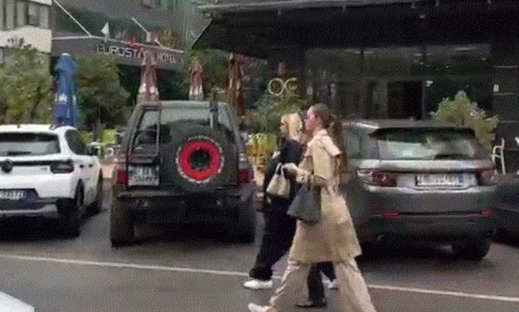 Masakruan me gotën e qelqit Klea Prengën, motrat Berisha mbërrijnë në Gjykatë, sot jepet vendimi