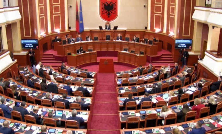 “Mashtrues ordiner, e urdhëron Rama”, deputetët e PD në kor kundër Dumanit: Vërtetoi se është kthyer në pushkë ndaj kundërshtarëve të kryeministrit