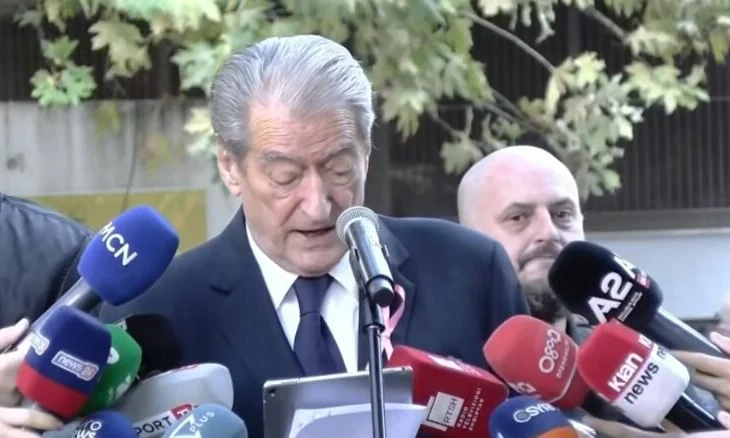 Mbrohet nga Altin Troplini/ Berisha: Irena Gjoka qëndron në detyrë duke shkelmuar Kushtetutën
