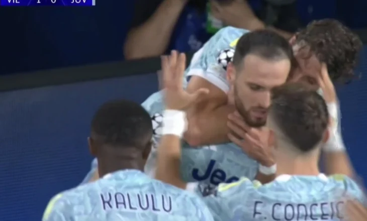Mbrojtësi i Juventusit shënon golin më të bukur të javës në Champions League, me rroveshatë (video)