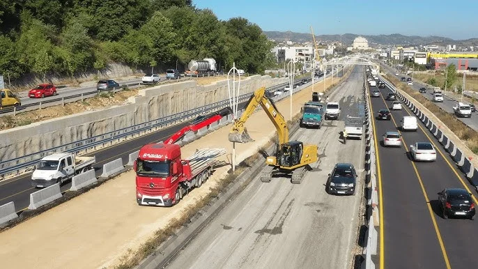 Mbyllet autostrada Tiranë-Durrës/ Reagon përgjegjësi: Ndërhyrja do të bëhet me segmente, ja sa do të zgjasin punimet